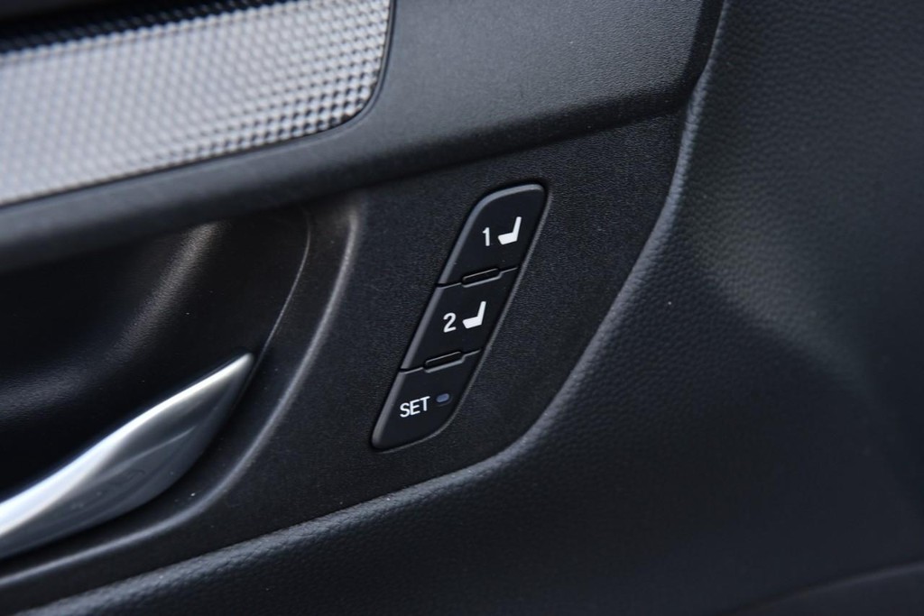 Honda CR-V Hybrid Vehicle Image 09