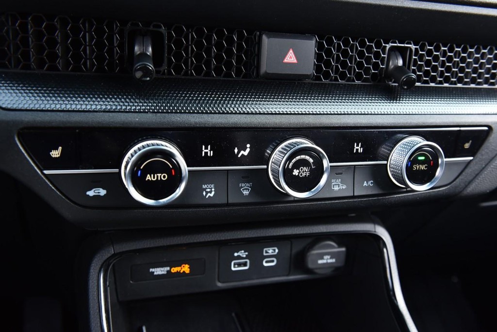 Honda CR-V Hybrid Vehicle Image 16