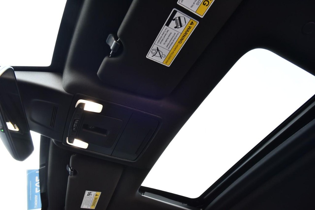 Honda CR-V Hybrid Vehicle Image 24