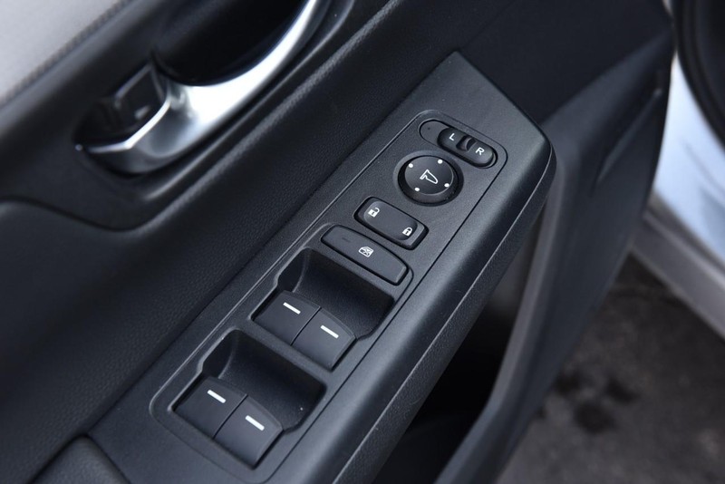 Honda CR-V Hybrid Vehicle Image 08