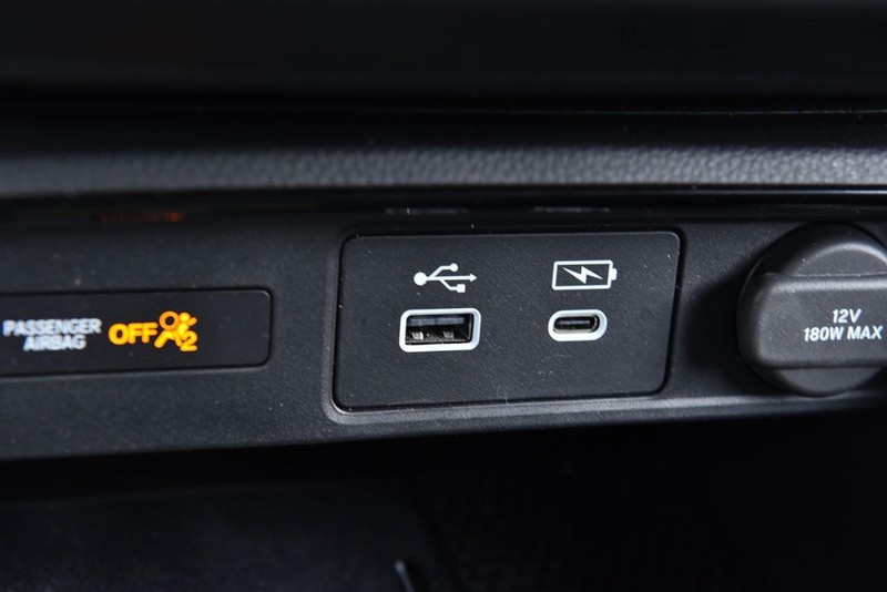 Honda CR-V Hybrid Vehicle Image 17