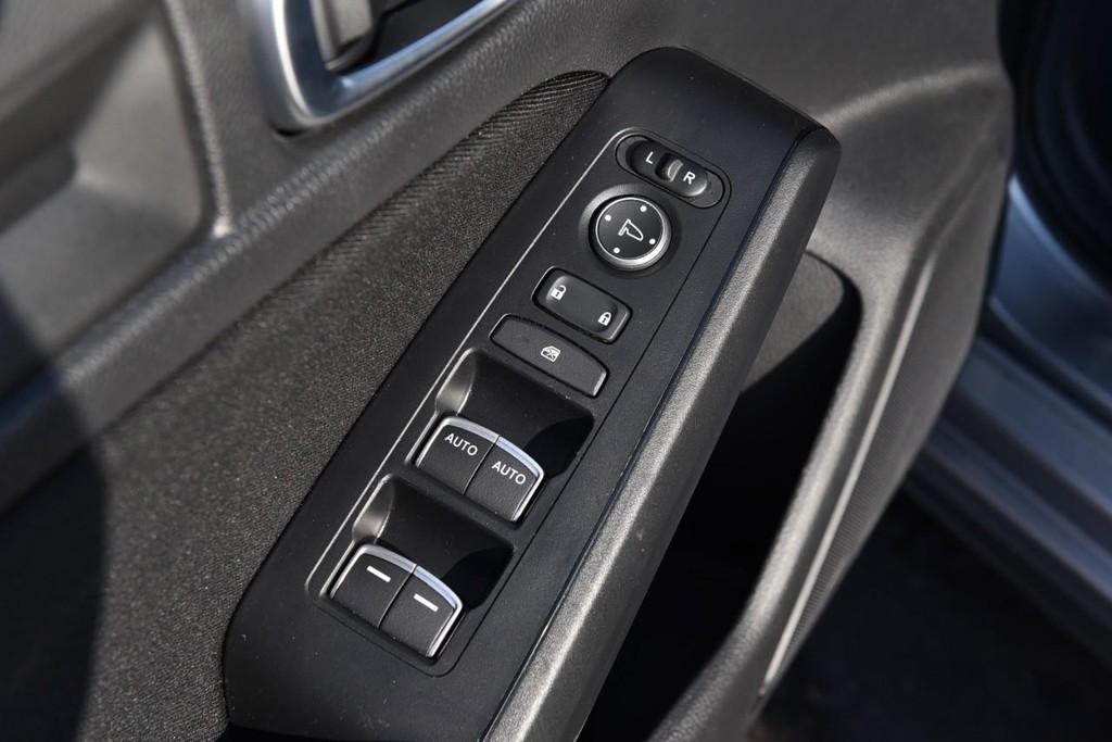 Honda Civic Hatchback Vehicle Image 08