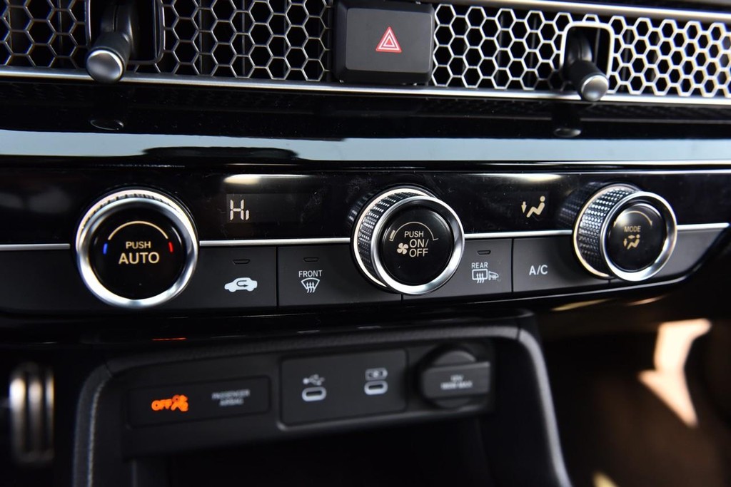 Honda Civic Hatchback Vehicle Image 15