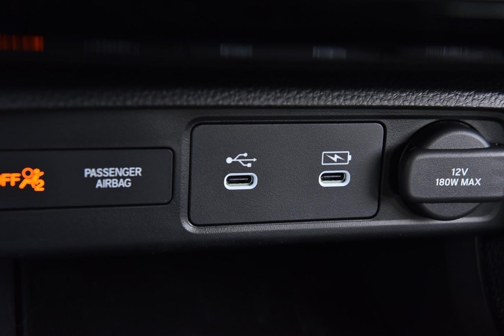 Honda Civic Hatchback Vehicle Image 16