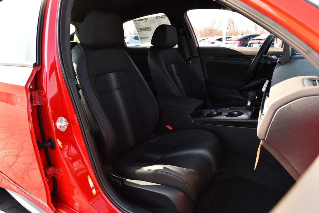 Honda Civic Hatchback Vehicle Image 21