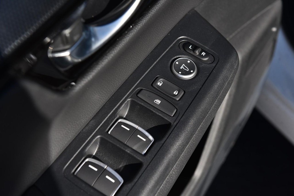 Honda CR-V Hybrid Vehicle Image 08