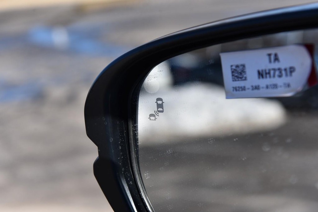 Honda CR-V Hybrid Vehicle Image 10