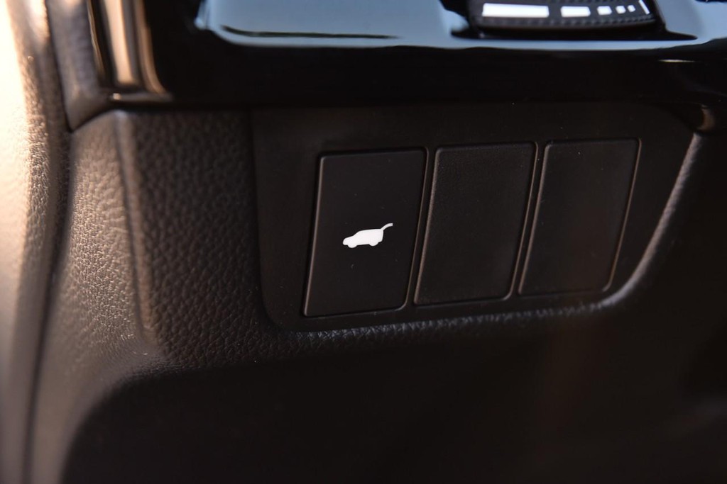 Honda CR-V Hybrid Vehicle Image 11