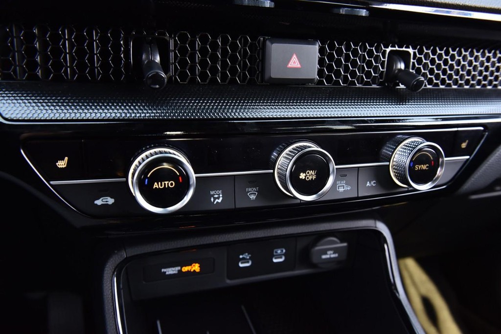 Honda CR-V Hybrid Vehicle Image 16