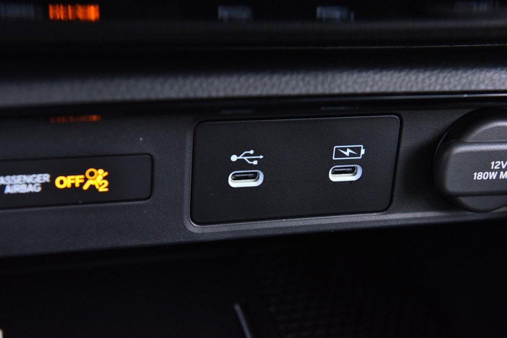 Honda CR-V Hybrid Vehicle Image 17