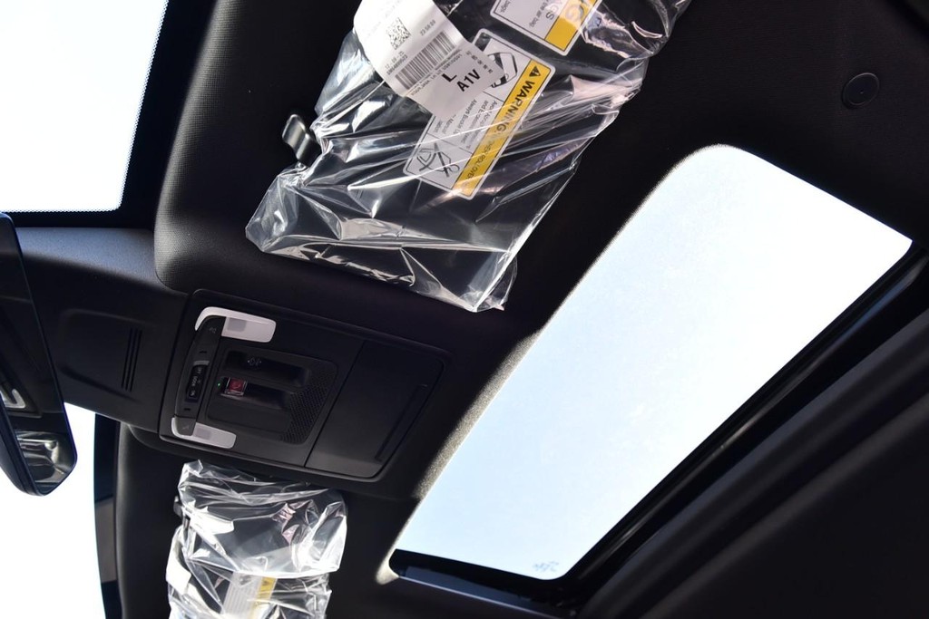 Honda CR-V Hybrid Vehicle Image 24