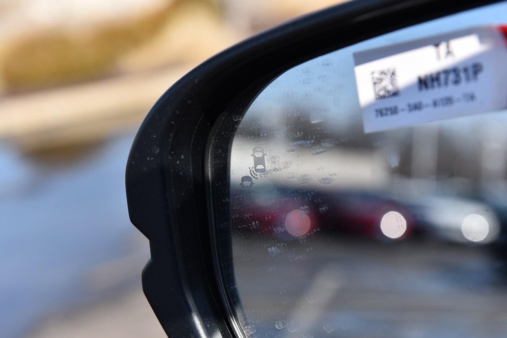 Honda CR-V Hybrid Vehicle Image 10