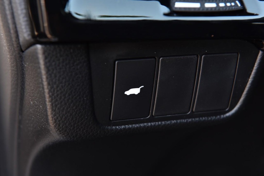 Honda CR-V Hybrid Vehicle Image 11