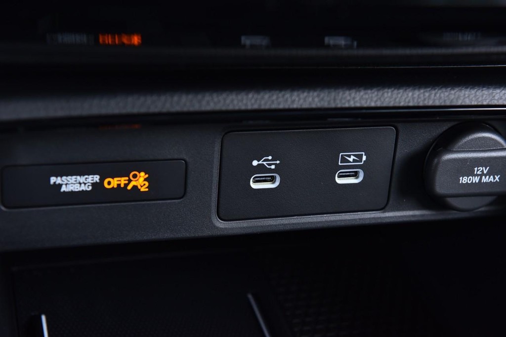 Honda CR-V Hybrid Vehicle Image 17