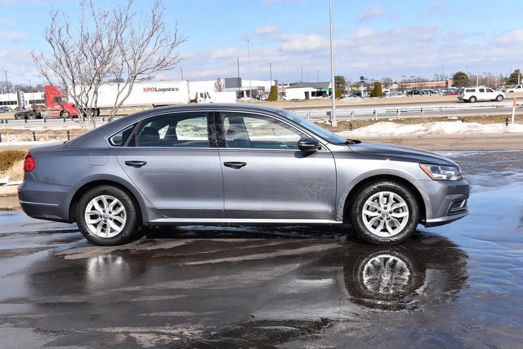 Volkswagen Passat Vehicle Image 05