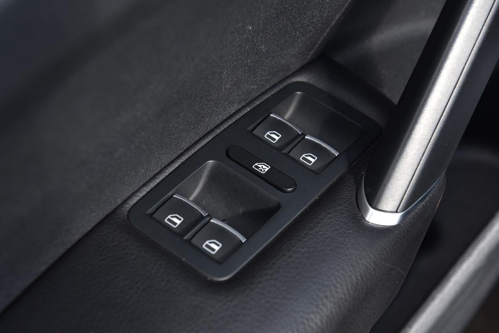 Volkswagen Passat Vehicle Image 08