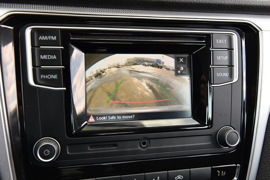 Volkswagen Passat Vehicle Image 13