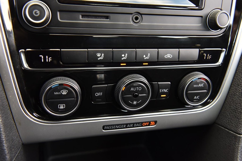 Volkswagen Passat Vehicle Image 15