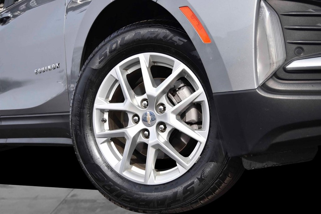 Chevrolet Equinox Vehicle Full-screen Gallery Image 03