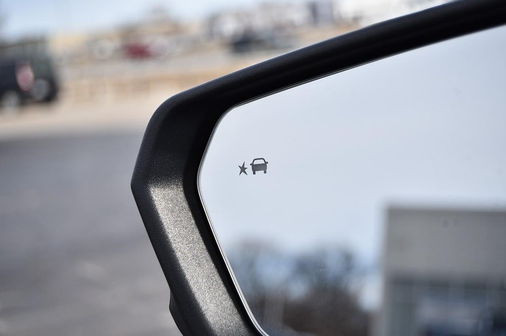 Chevrolet Equinox Vehicle Full-screen Gallery Image 10