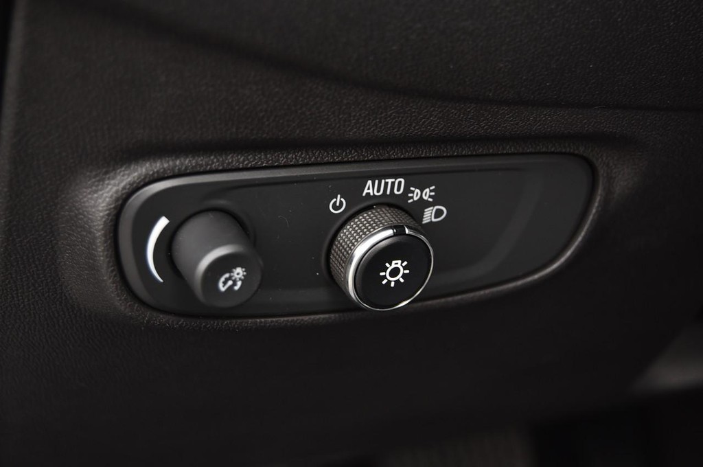 Chevrolet Equinox Vehicle Full-screen Gallery Image 11