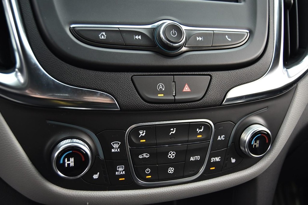 Chevrolet Equinox Vehicle Full-screen Gallery Image 14