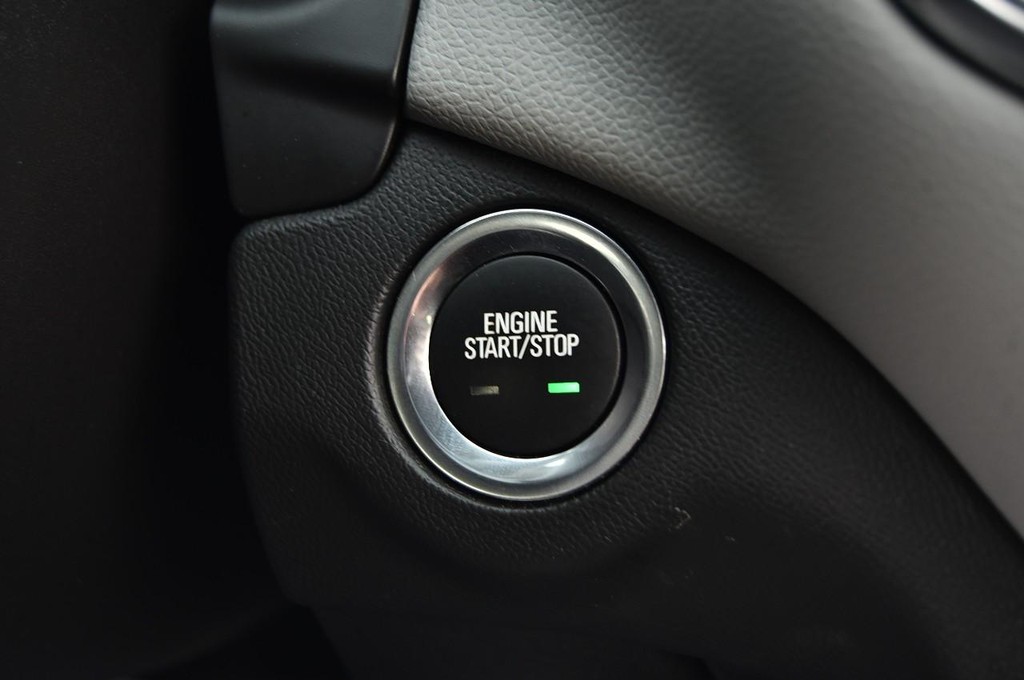 Chevrolet Equinox Vehicle Full-screen Gallery Image 16