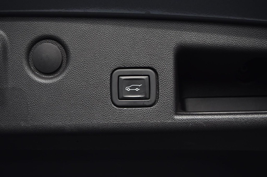 Chevrolet Equinox Vehicle Full-screen Gallery Image 24