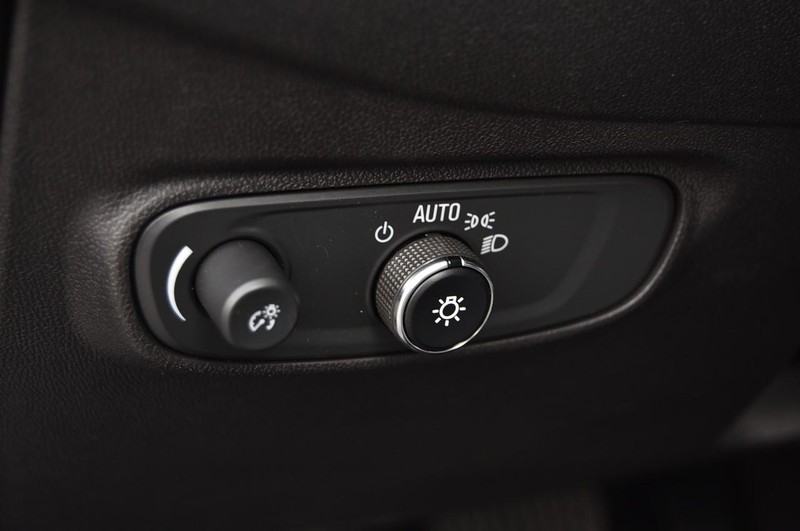 Chevrolet Equinox Vehicle Image 11