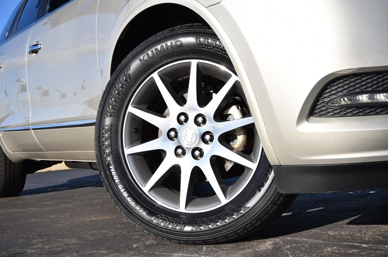 Buick Enclave Vehicle Full-screen Gallery Image 3