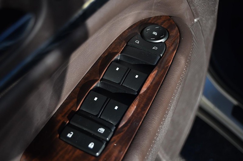 Buick Enclave Vehicle Full-screen Gallery Image 8