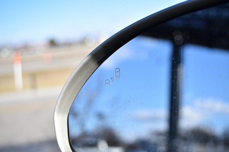 Buick Enclave Vehicle Full-screen Gallery Image 11