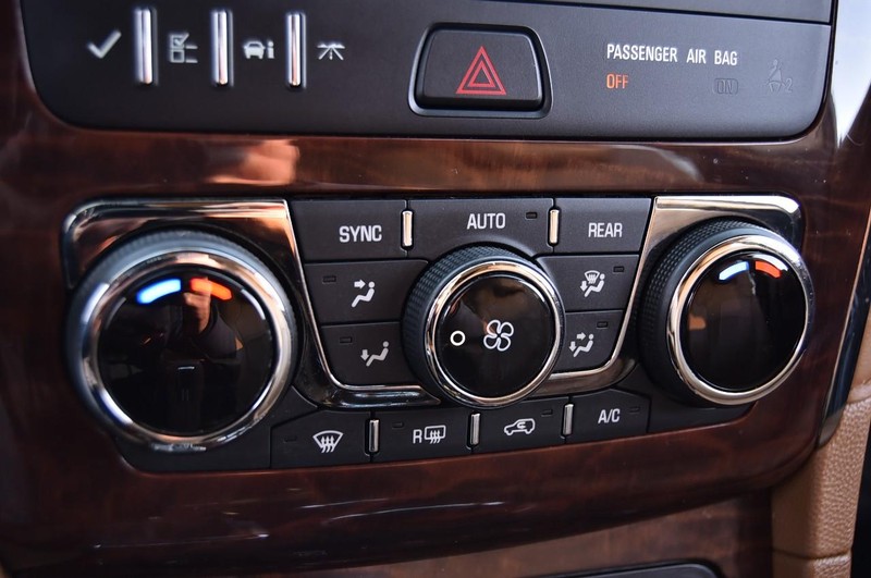 Buick Enclave Vehicle Full-screen Gallery Image 16