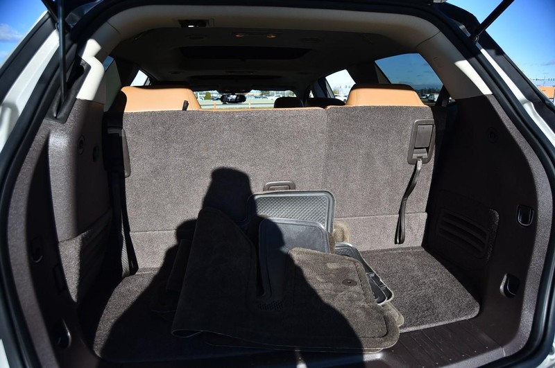 Buick Enclave Vehicle Full-screen Gallery Image 27