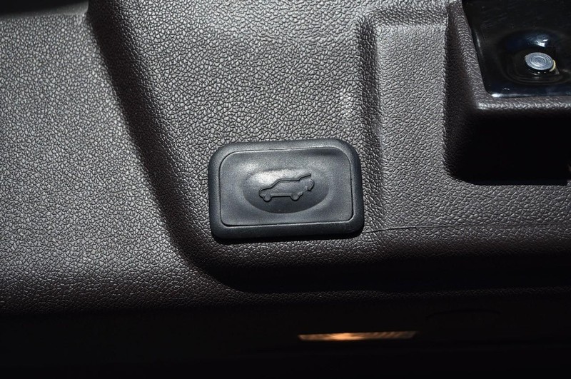 Buick Enclave Vehicle Full-screen Gallery Image 28