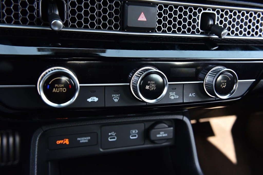 Honda Civic Hatchback Vehicle Image 15