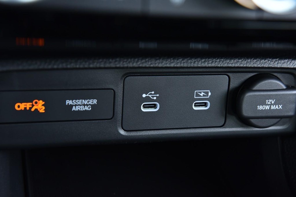 Honda Civic Hatchback Vehicle Image 16