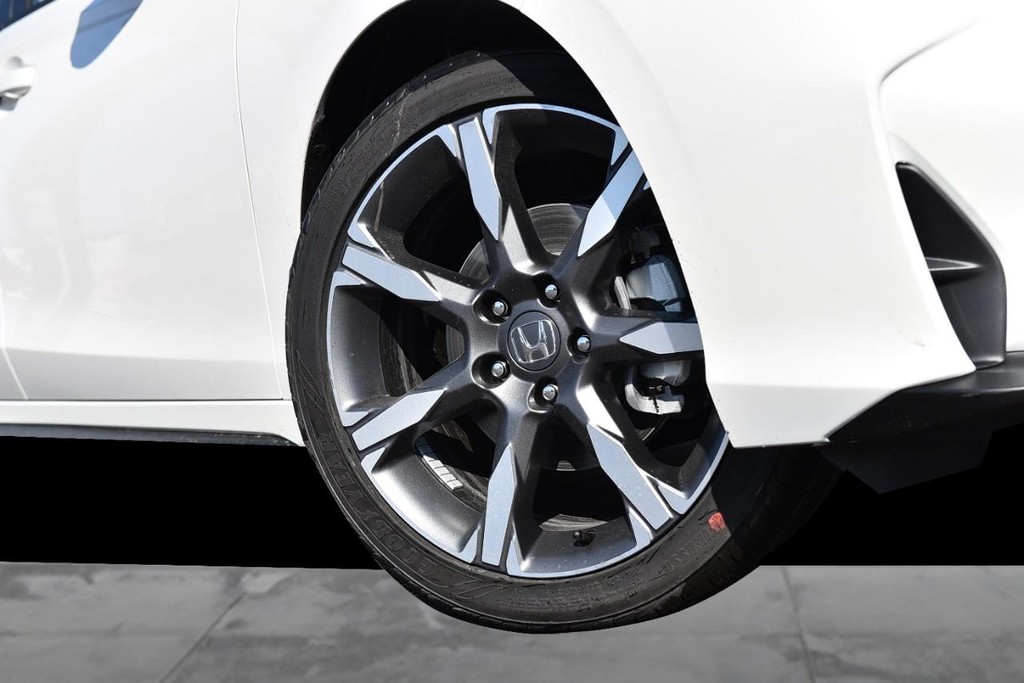 Honda Civic Hatchback Hybrid Vehicle Image 03