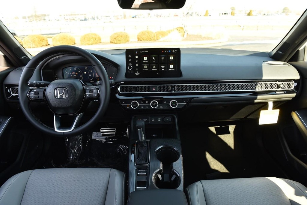 Honda Civic Hatchback Hybrid Vehicle Image 07