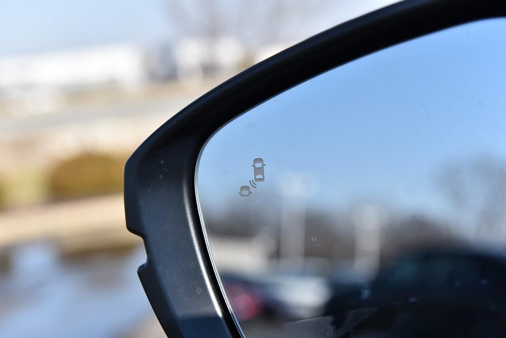 Honda Civic Hatchback Hybrid Vehicle Image 09