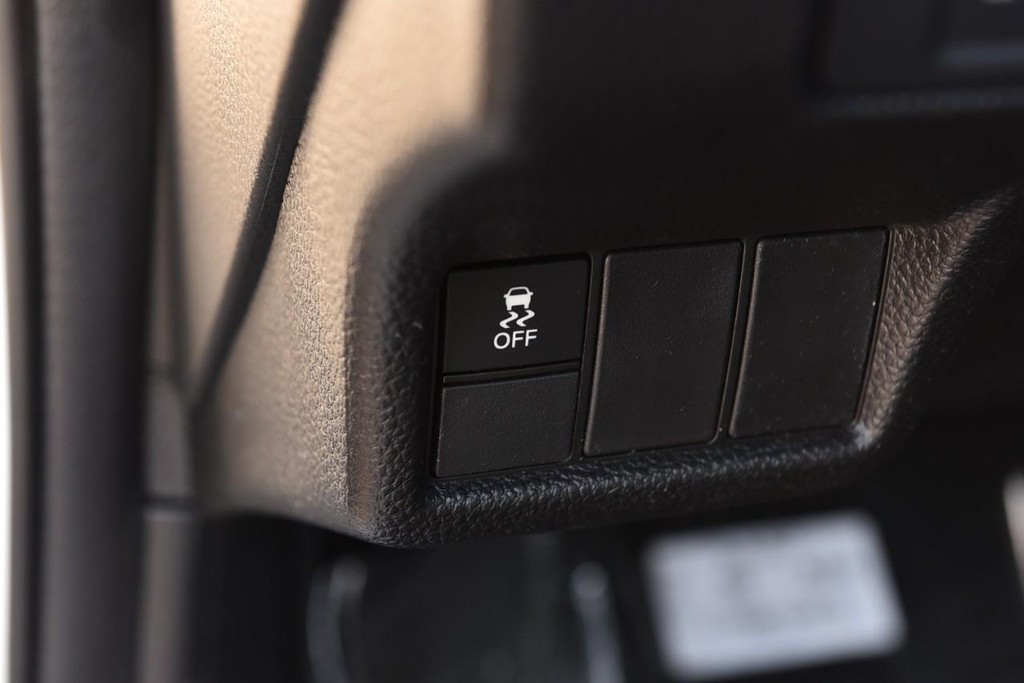 Honda Civic Hatchback Hybrid Vehicle Image 10