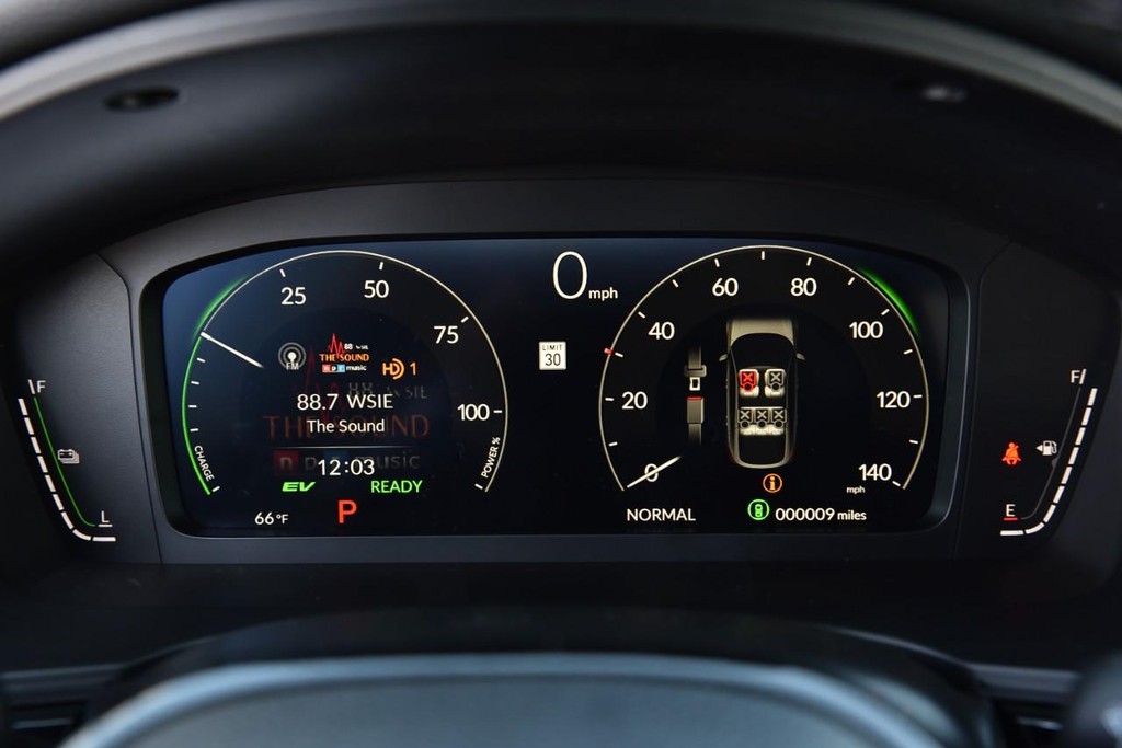 Honda Civic Hatchback Hybrid Vehicle Image 11