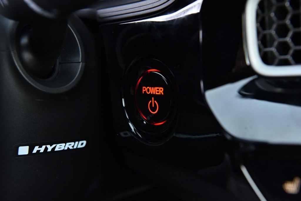 Honda Civic Hatchback Hybrid Vehicle Image 19