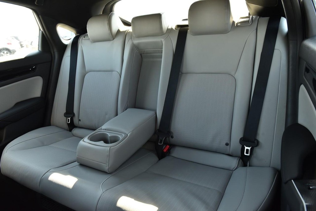 Honda Civic Hatchback Hybrid Vehicle Image 24