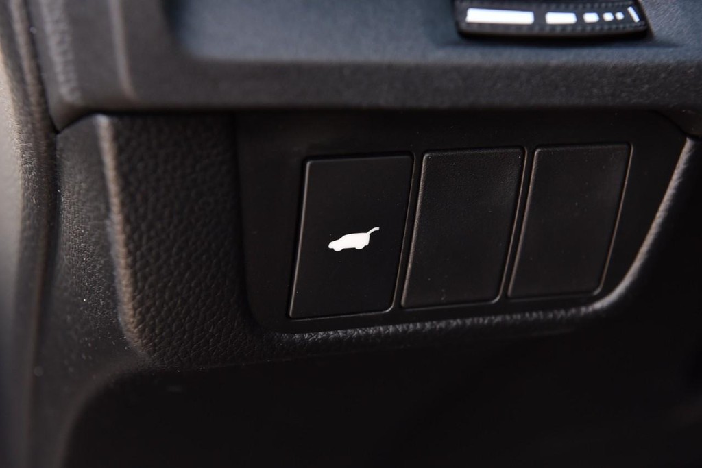 Honda CR-V Hybrid Vehicle Image 11