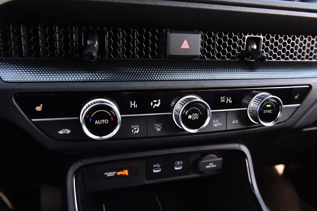 Honda CR-V Hybrid Vehicle Image 16