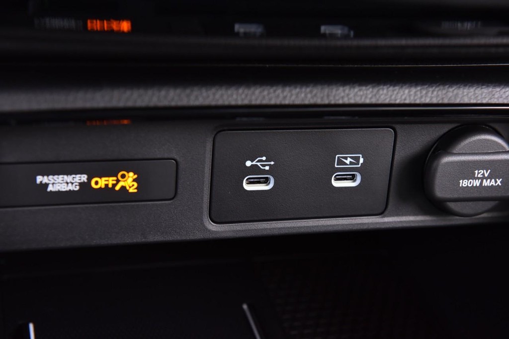 Honda CR-V Hybrid Vehicle Image 17