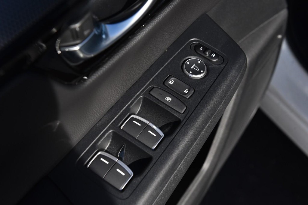 Honda CR-V Hybrid Vehicle Image 08