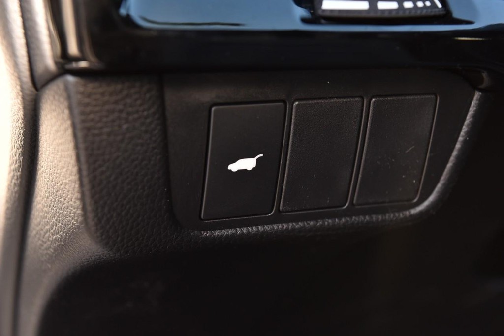 Honda CR-V Hybrid Vehicle Image 11