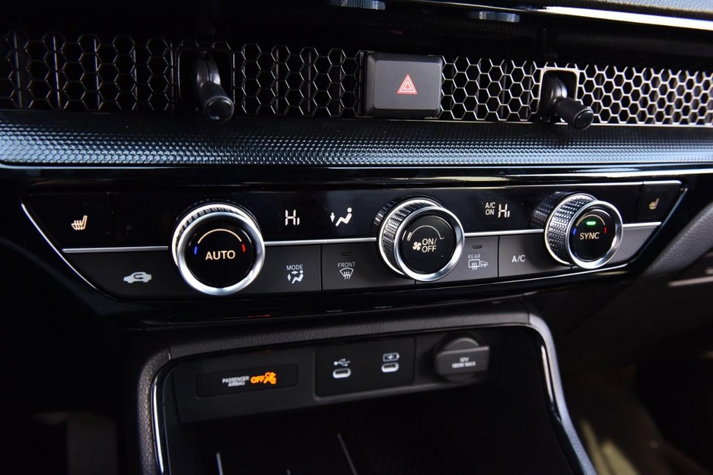 Honda CR-V Hybrid Vehicle Image 16